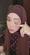Load and play video in Gallery viewer, Ivy Sophia Volumising Tubing Mascara by Fatin Afeefa
