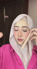 Load and play video in Gallery viewer, Ivy Sophia Volumising Tubing Mascara by Fatin Afeefa

