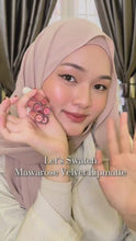 Load and play video in Gallery viewer, Mawarose Velvet Lipmatte - Liquid Lip Matte With Velvety Finish!
